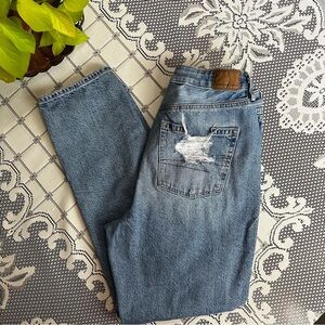American Eagle high-rise distressed mom Jean size 8